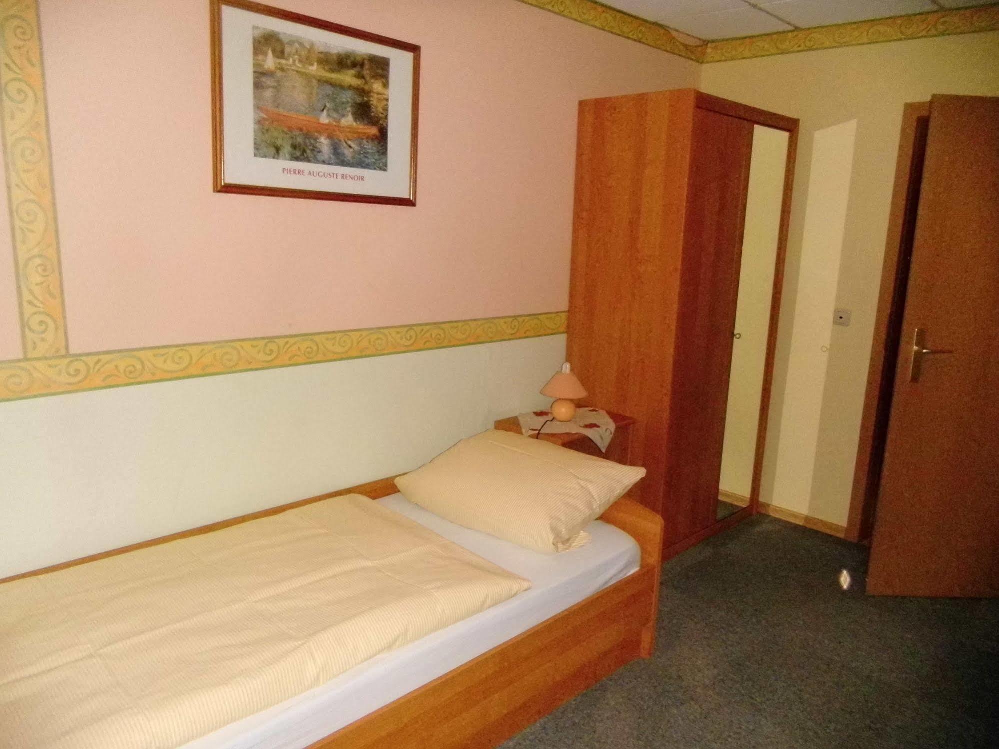 Hotel-Garni "Hof Von Hannover" Витмунд Экстерьер фото